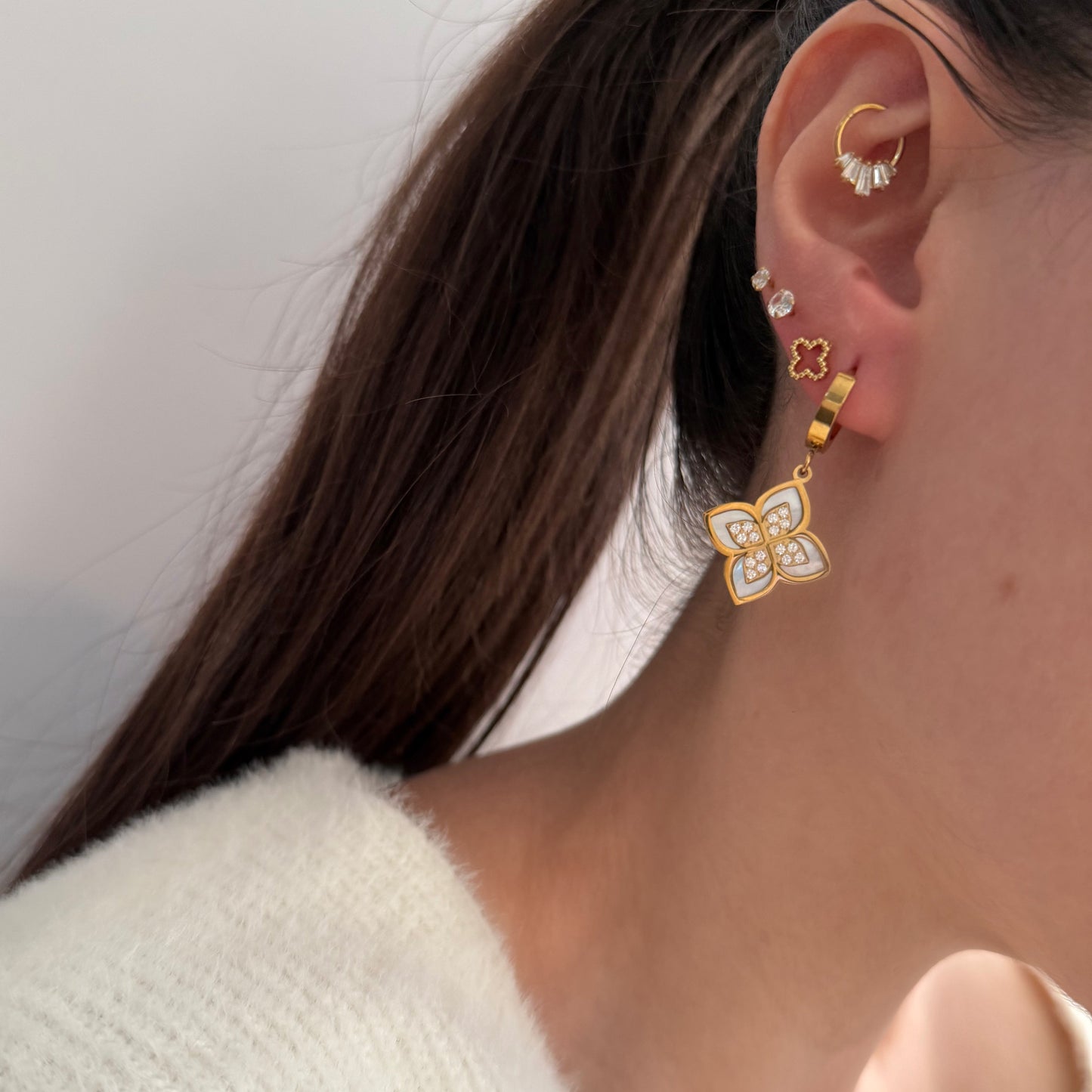 18K Gold Care Clover Earrings