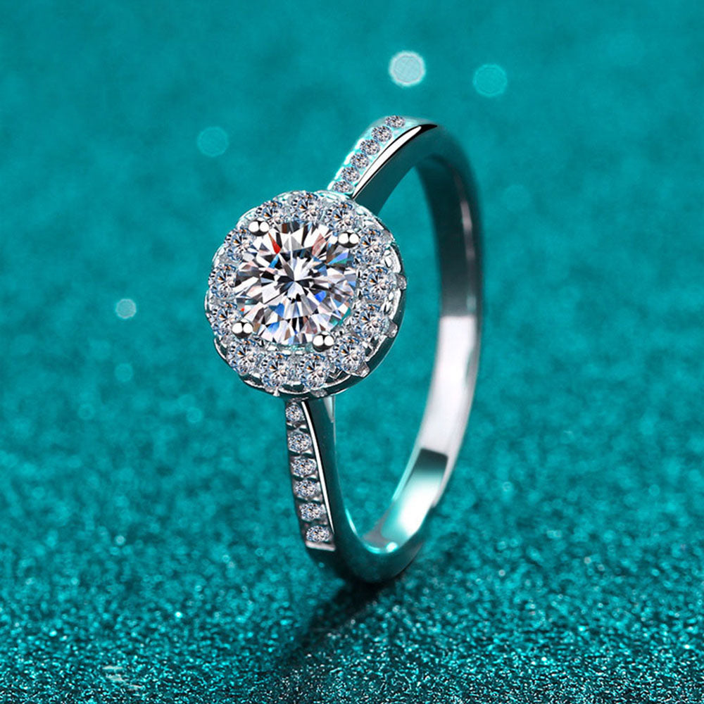 Stunna Lady 1CT 2CT Round Halo Moissanite Ring