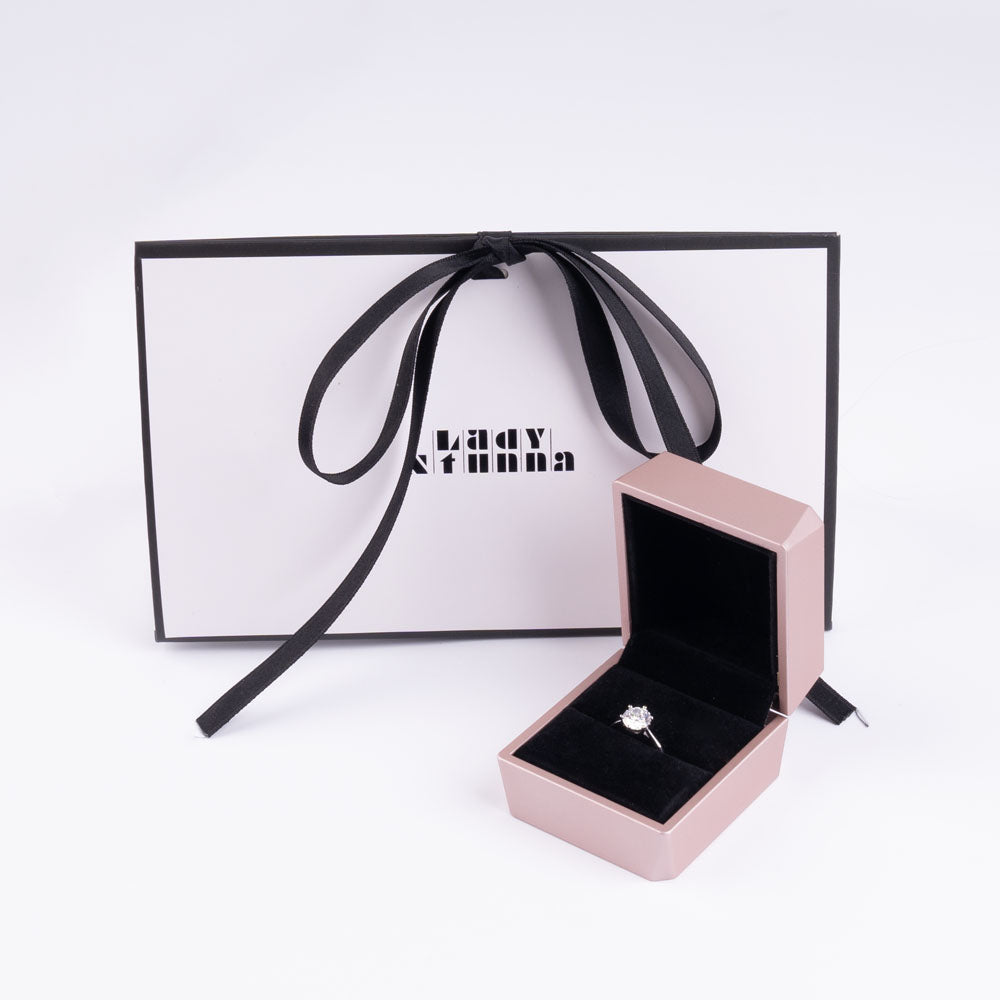 Stunna Lady 1CT 2CT Simple Solitaire Moissanite Ring