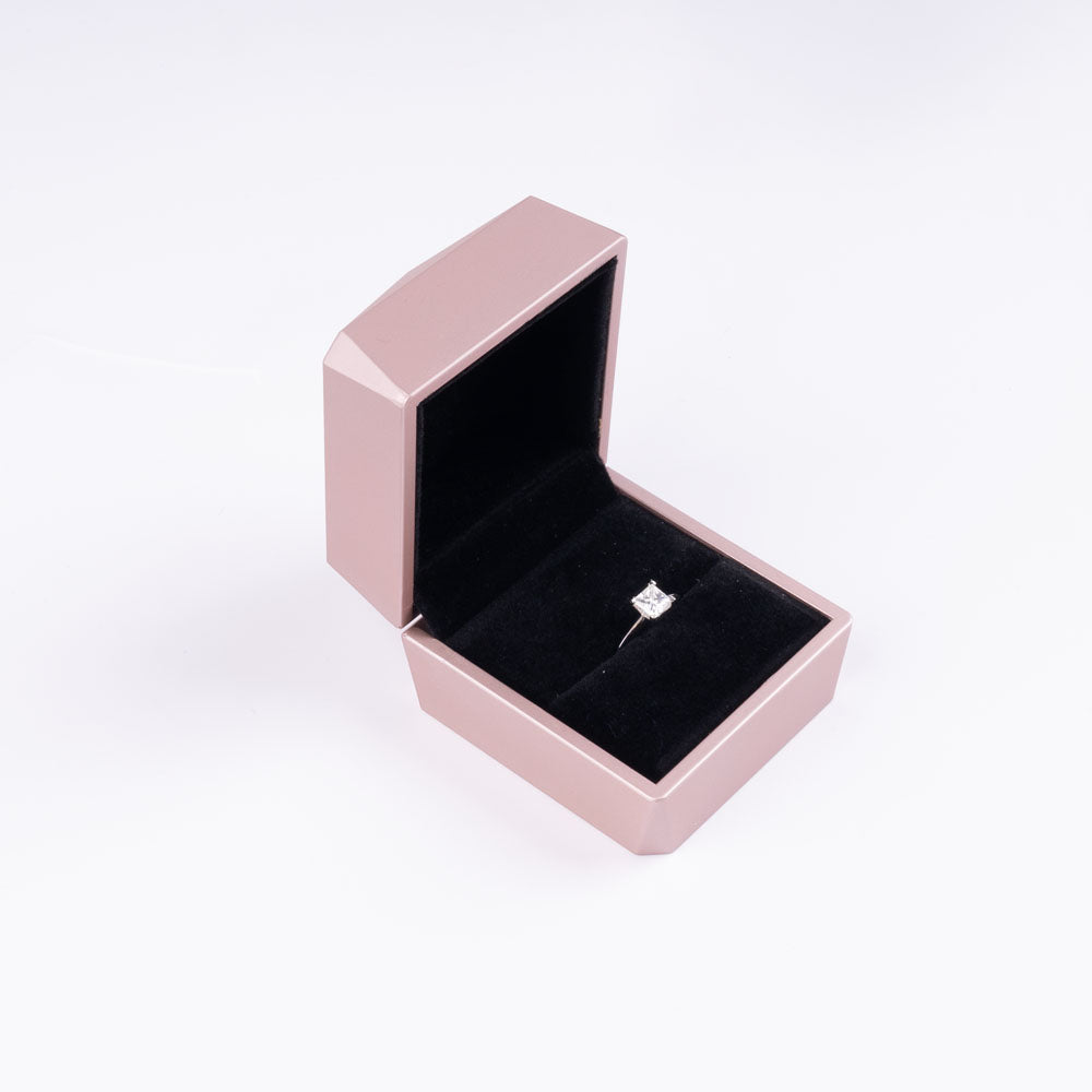 Stunna Lady 1CT 2CT Princess Cut Solitaire Moissanite Ring